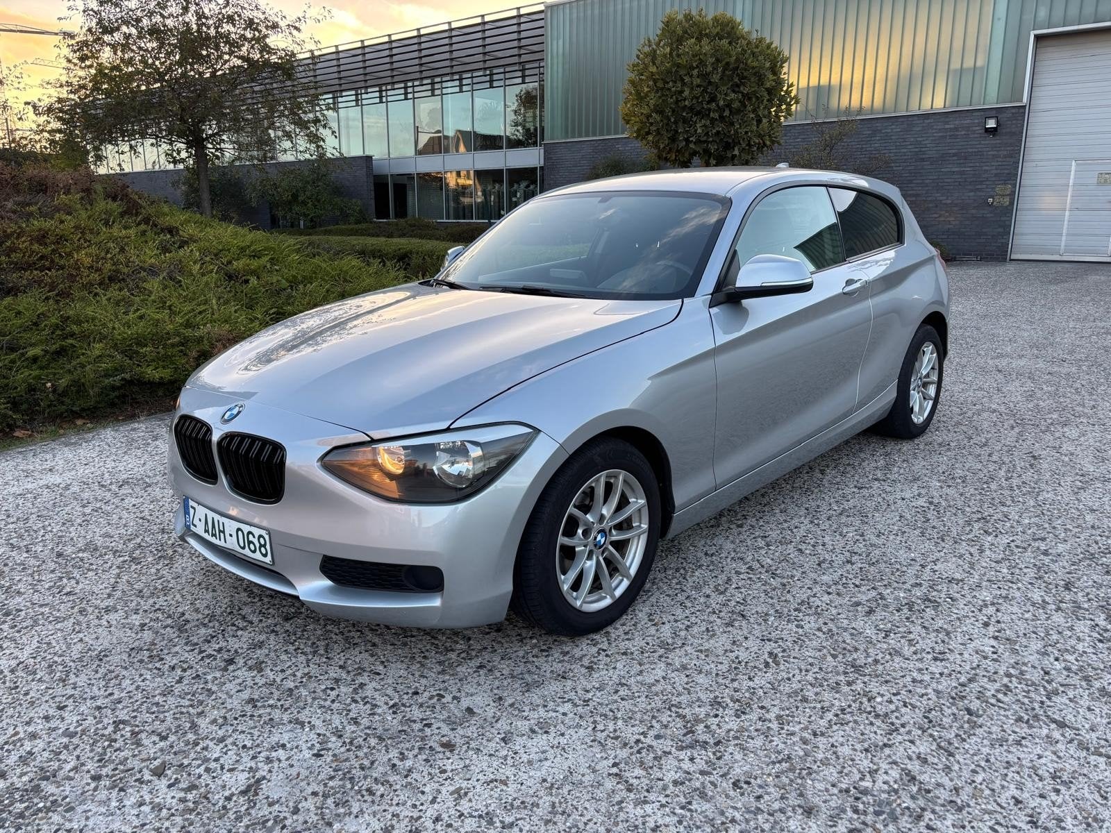 Belle BMW 1er 114i ex excellent état, Achat, Entreprise, Boîte manuelle, Noir