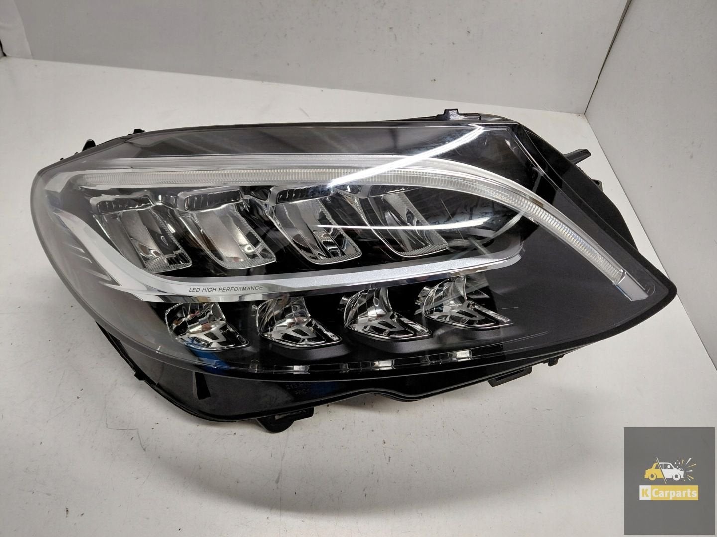A2059068005, Ampoule LED haute performance 5 broches droite, Mercedes-Benz AG, Mercedes-Benz, Utilisé, Mercedesstrasse 120
70372  Stuttgart, DE