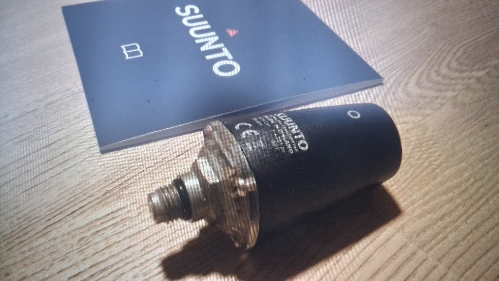 Suunto‑zender met nieuwe batterij – staat is perfect, Sports nautiques & Bateaux, Plongée, Enlèvement, Utilisé, Ordinateur de plongée