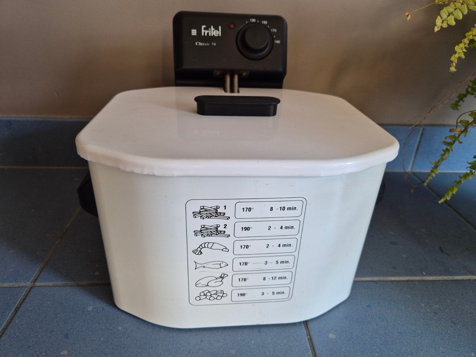 Te koop Fritel Classic 30-frituurtoestel, Elektronische apparatuur, Frituurpannen, 3 tot 4 liter, Ophalen, Zo goed als nieuw, Uitneembare binnenpan