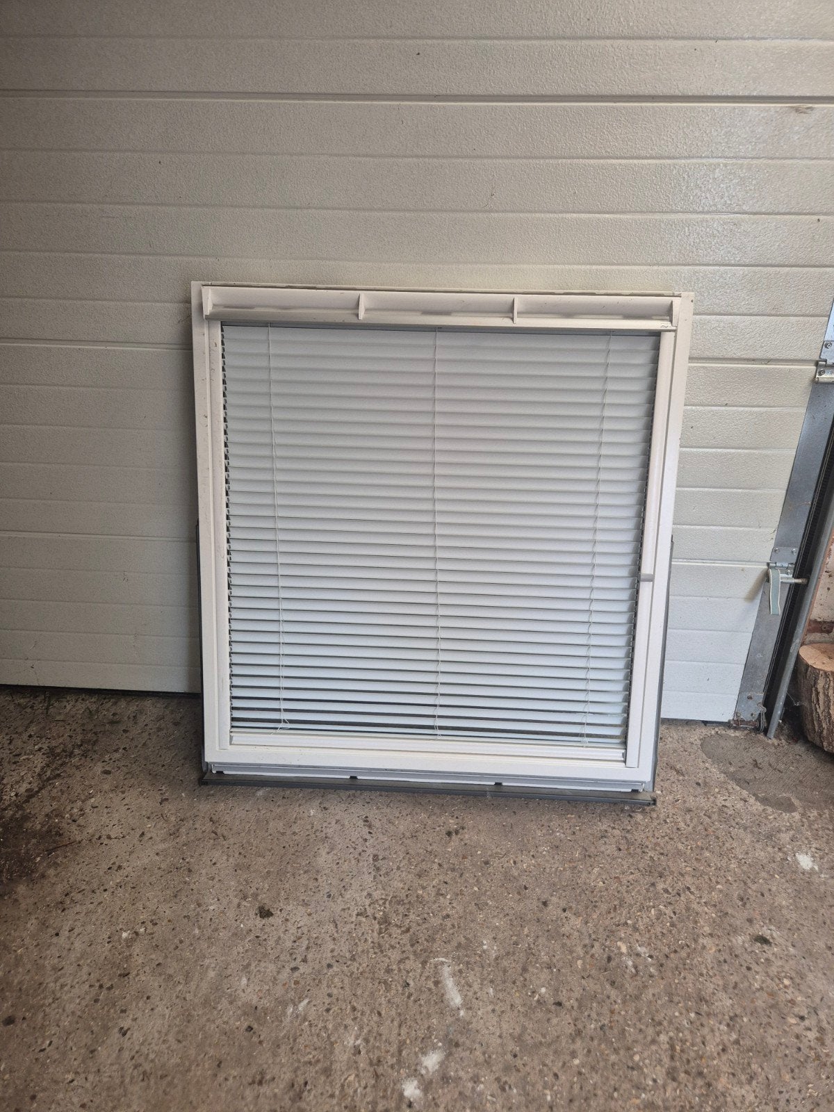 Velux GGU SK06 met lamellen en rolluik, Doe-het-zelf en Bouw, Ophalen, Zo goed als nieuw