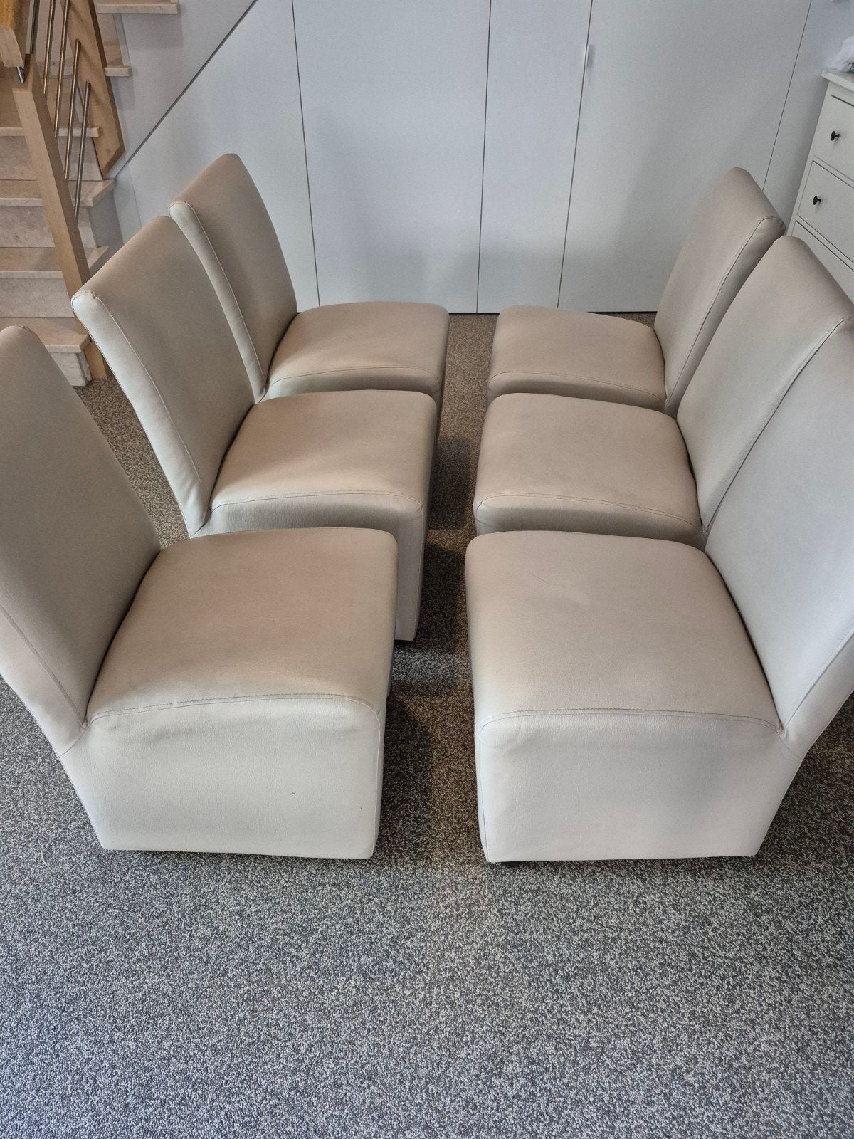 6  beige lederen stoelen met wieltjes, Maison & Meubles, Autres couleurs, Comme neuf, Enlèvement, Cinq, Six Chaises ou plus