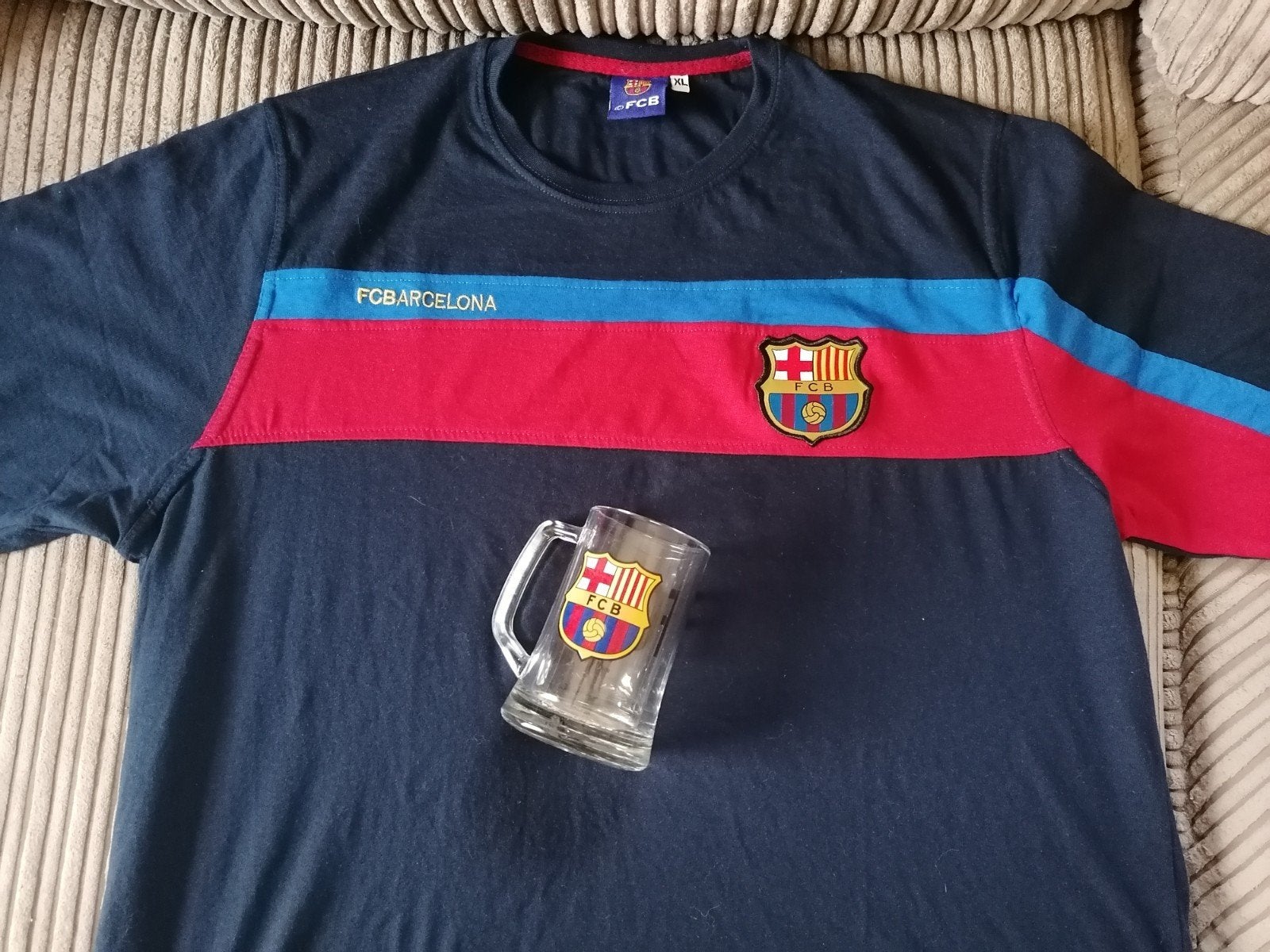 Barcelona t-shirt+glazen pul., Verzamelen, Ophalen of Verzenden, Shirt