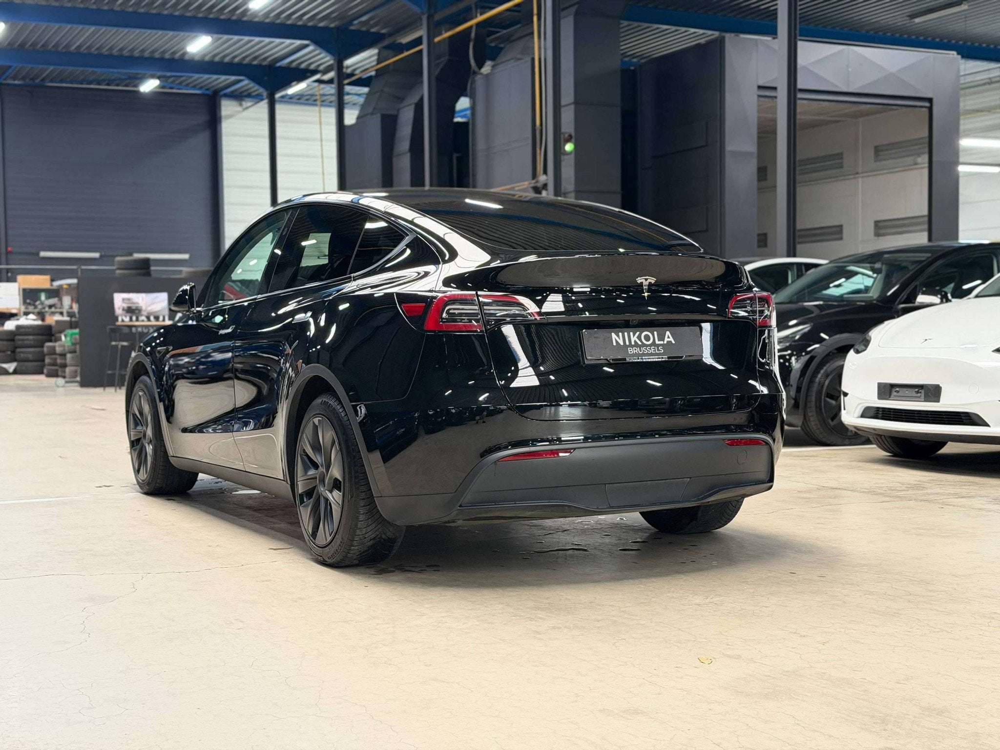 Tesla Model Y REAR WHEEL DRIVE - FULL BLACK - AUTOPILOT ACTI, Autos, Cuir, 299 ch, Achat, Noir