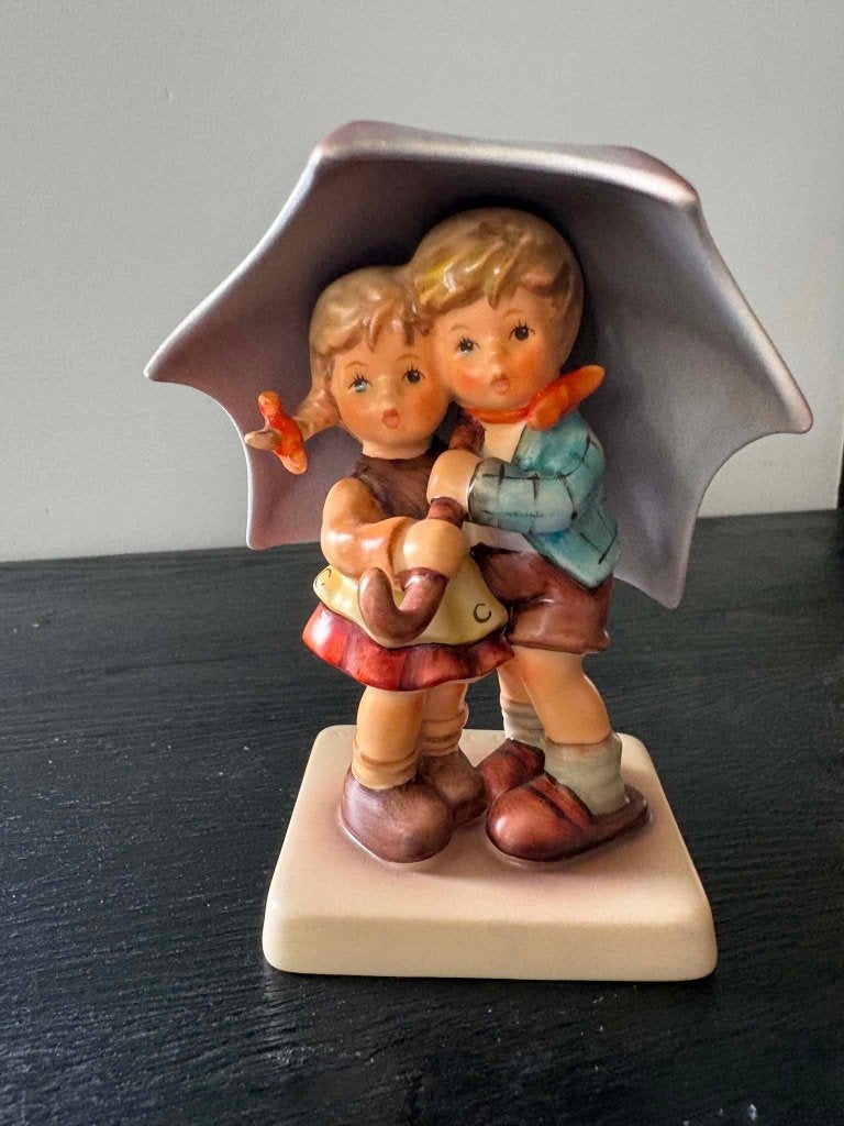 Hummel Goebel Sunshower, Verzamelen, Beelden en Beeldjes, Ophalen of Verzenden, Zo goed als nieuw, Hummel