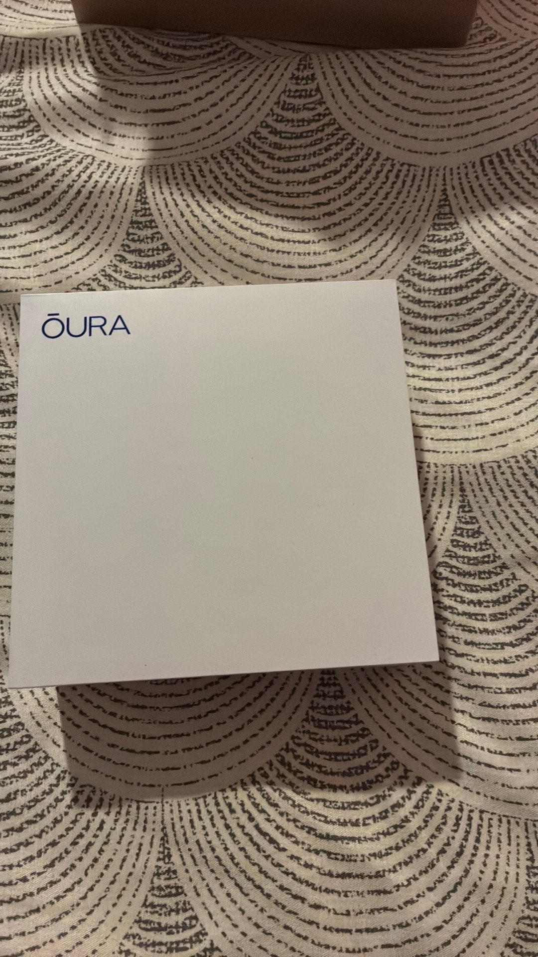 Ōura-ring (slimmegezondheidsring), Envoi, Neuf