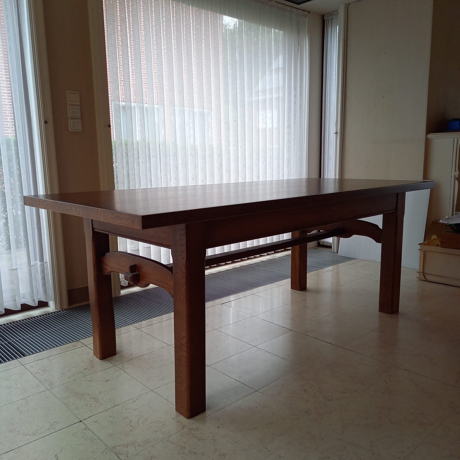 Stevige houten huiskamertafel / eettafel bruin, Ophalen, 200 cm of meer, 50 tot 100 cm, Zo goed als nieuw