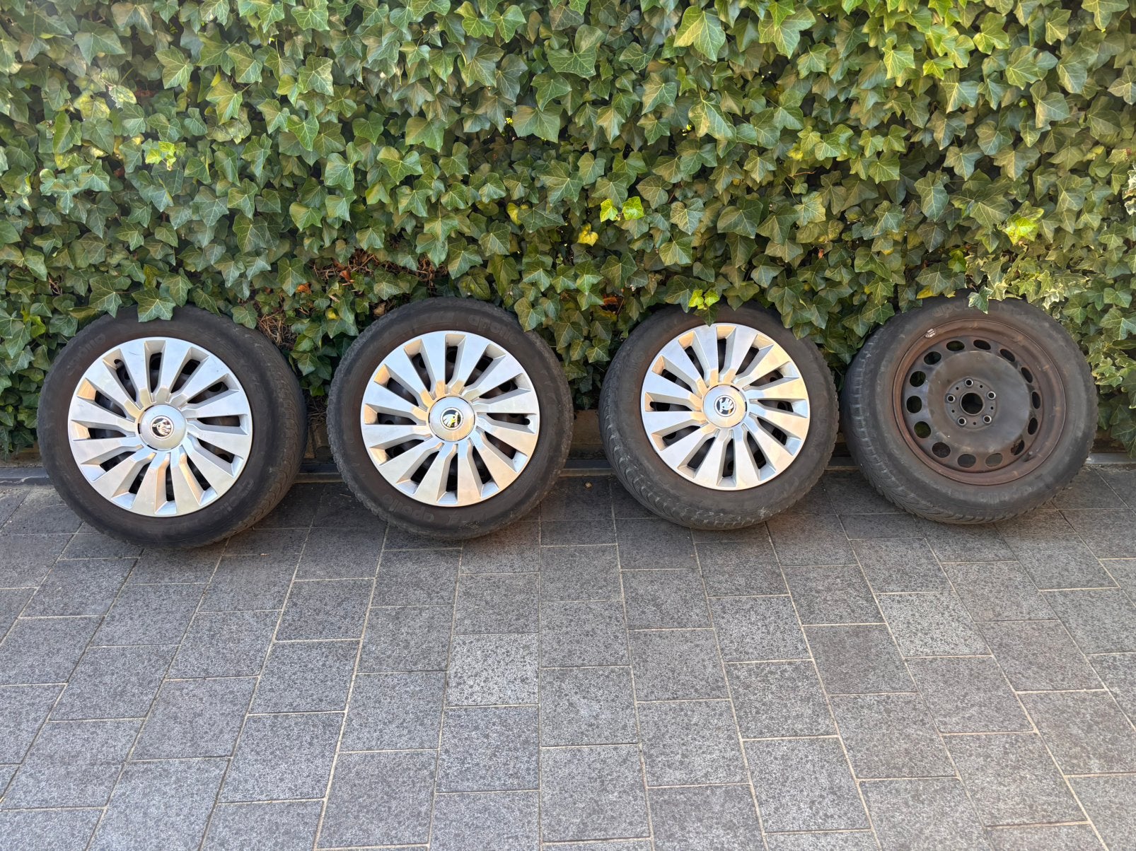 Stalen velgen - banden 3-4mm - 16” - skoda - 3x wieldop, Autos : Pièces & Accessoires, Pneus & Jantes, Pneu(s), 16 pouces, 205 mm