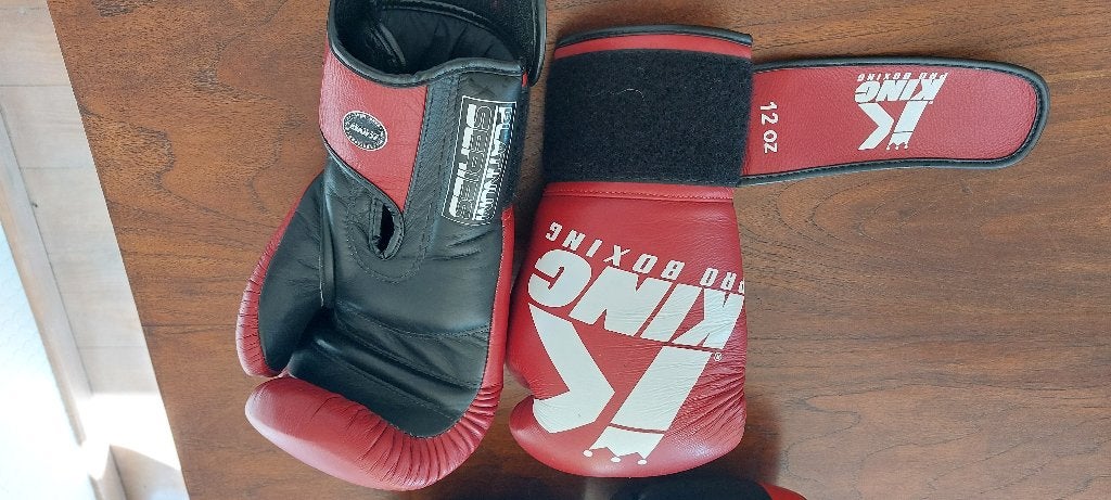 2 paar boxhandschoenen (apart kan ook), Sports & Fitness, Boxe, Enlèvement, Comme neuf, Gants de boxe
