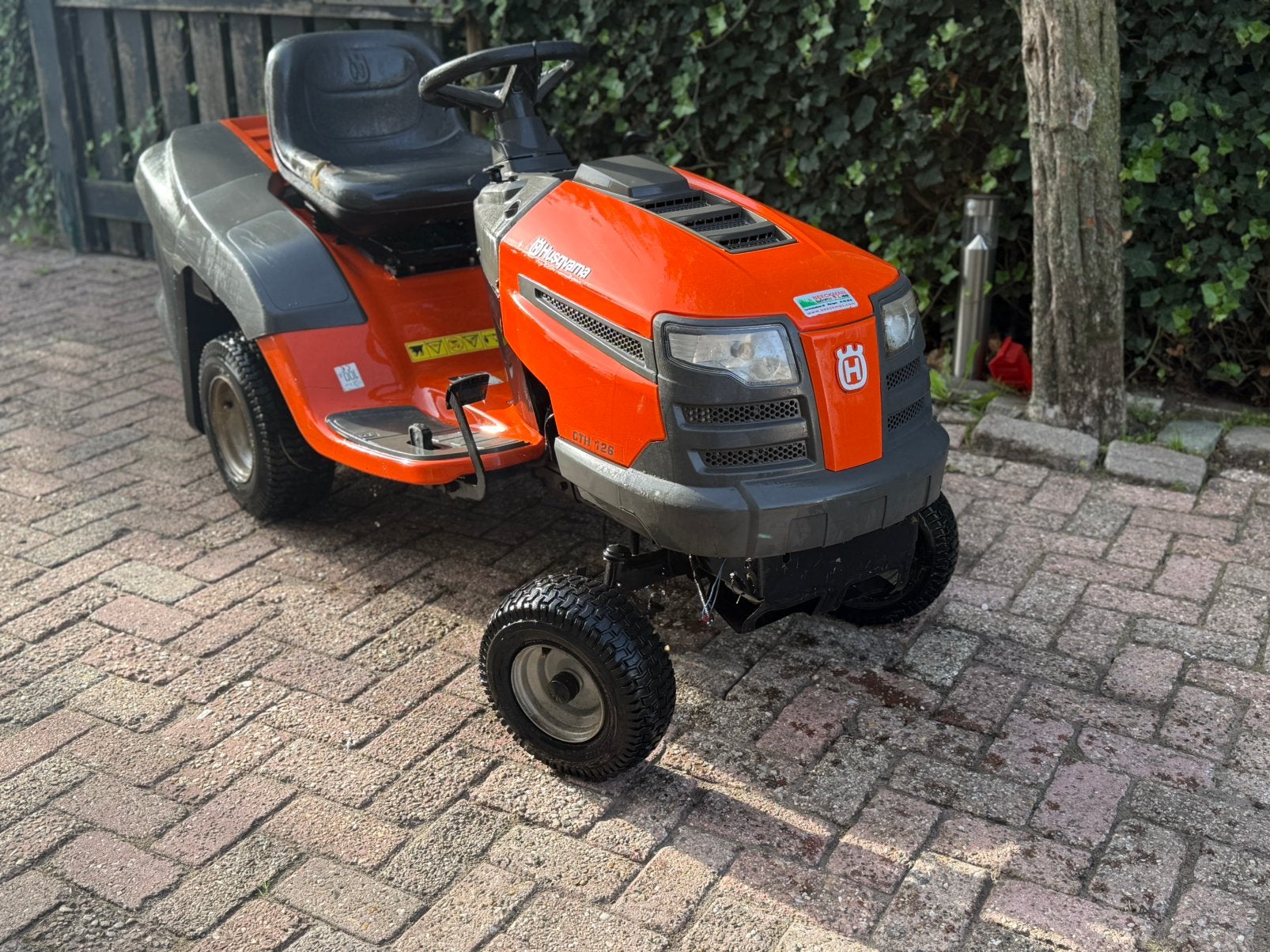 Husqvarna CTH 126 zitmaaier – voor onderdelen of opmaak, Tuin en Terras, Ophalen, Zo goed als nieuw
