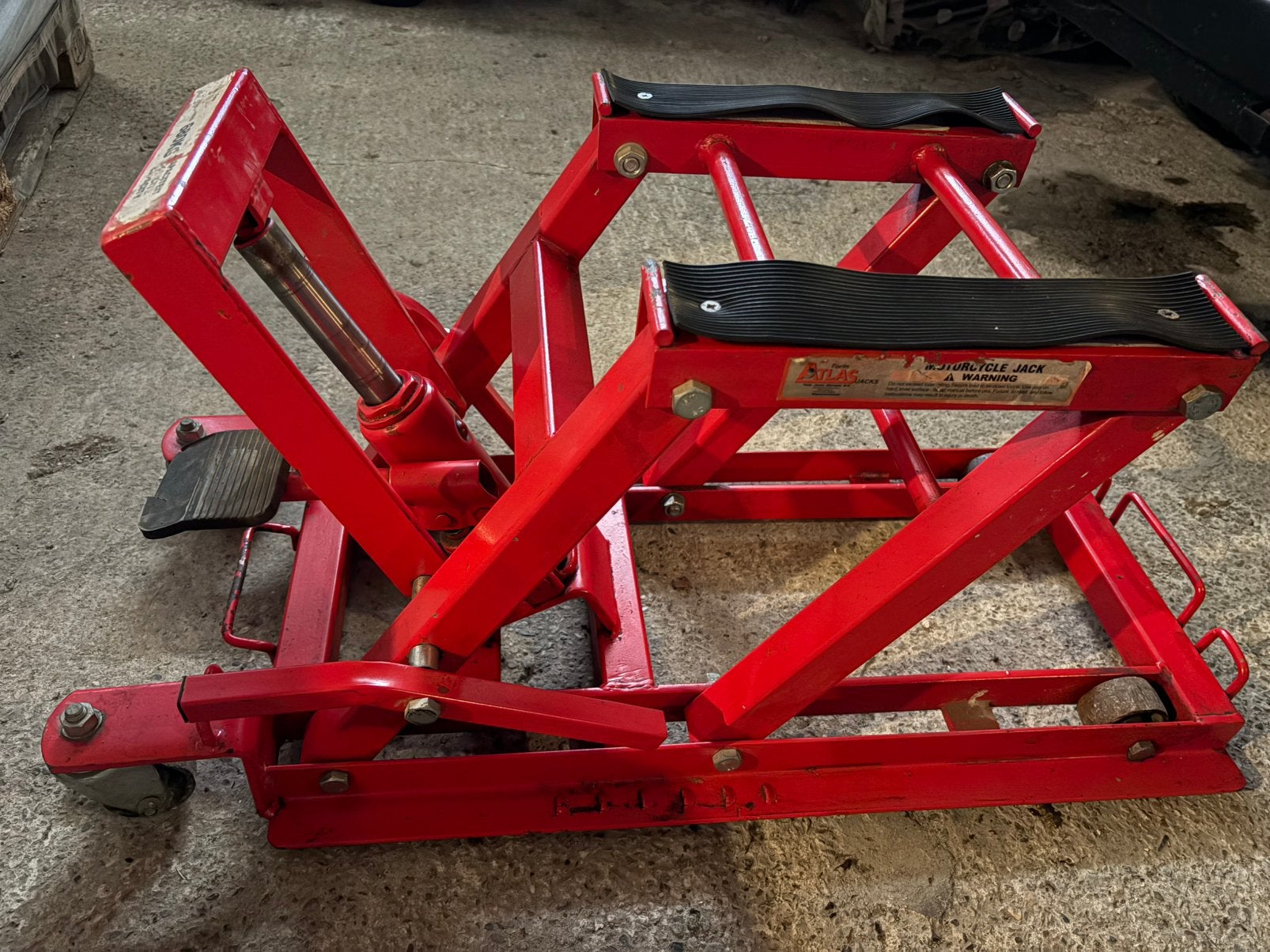 Motorkrik/ Motorfietslift, Motoren, Ophalen