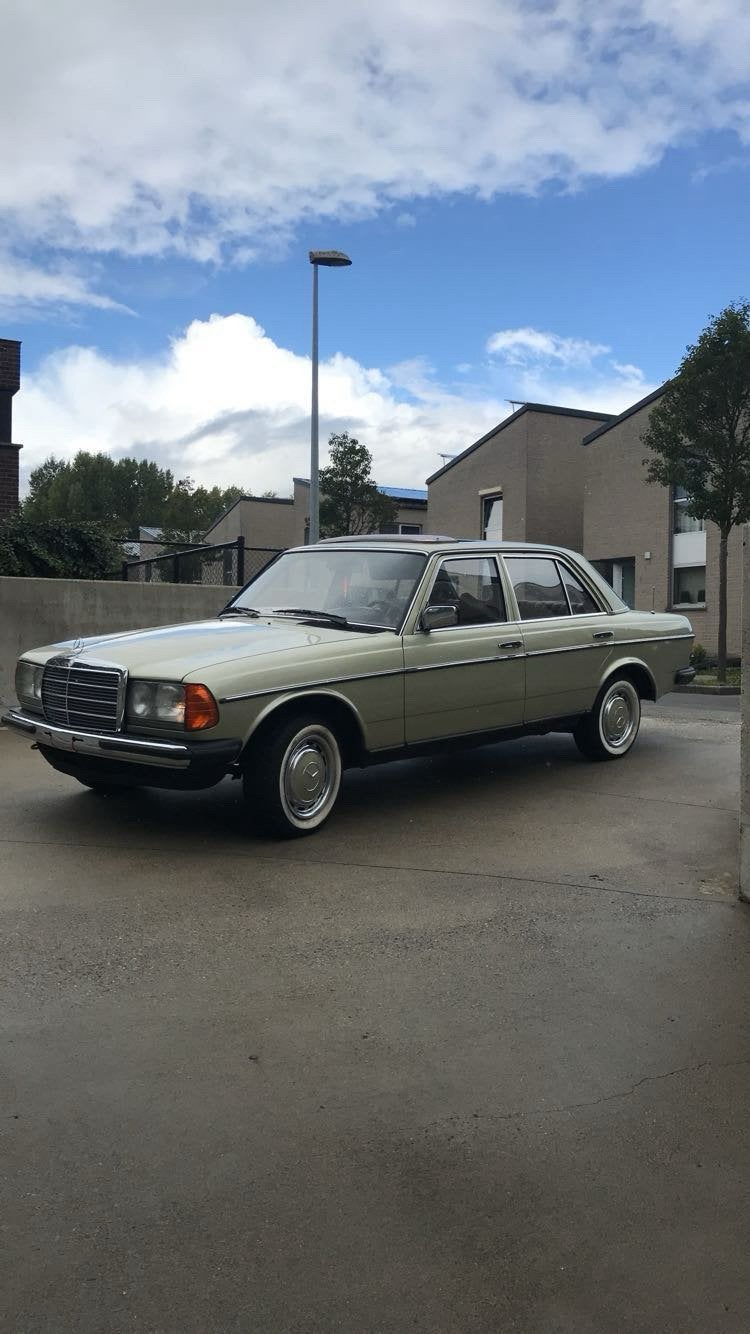 Mercedes oldtimer 230 w123, Automaat, Achterwielaandrijving, Leder, Bruin