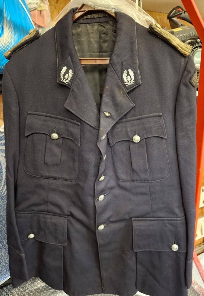 politie vest, Ophalen