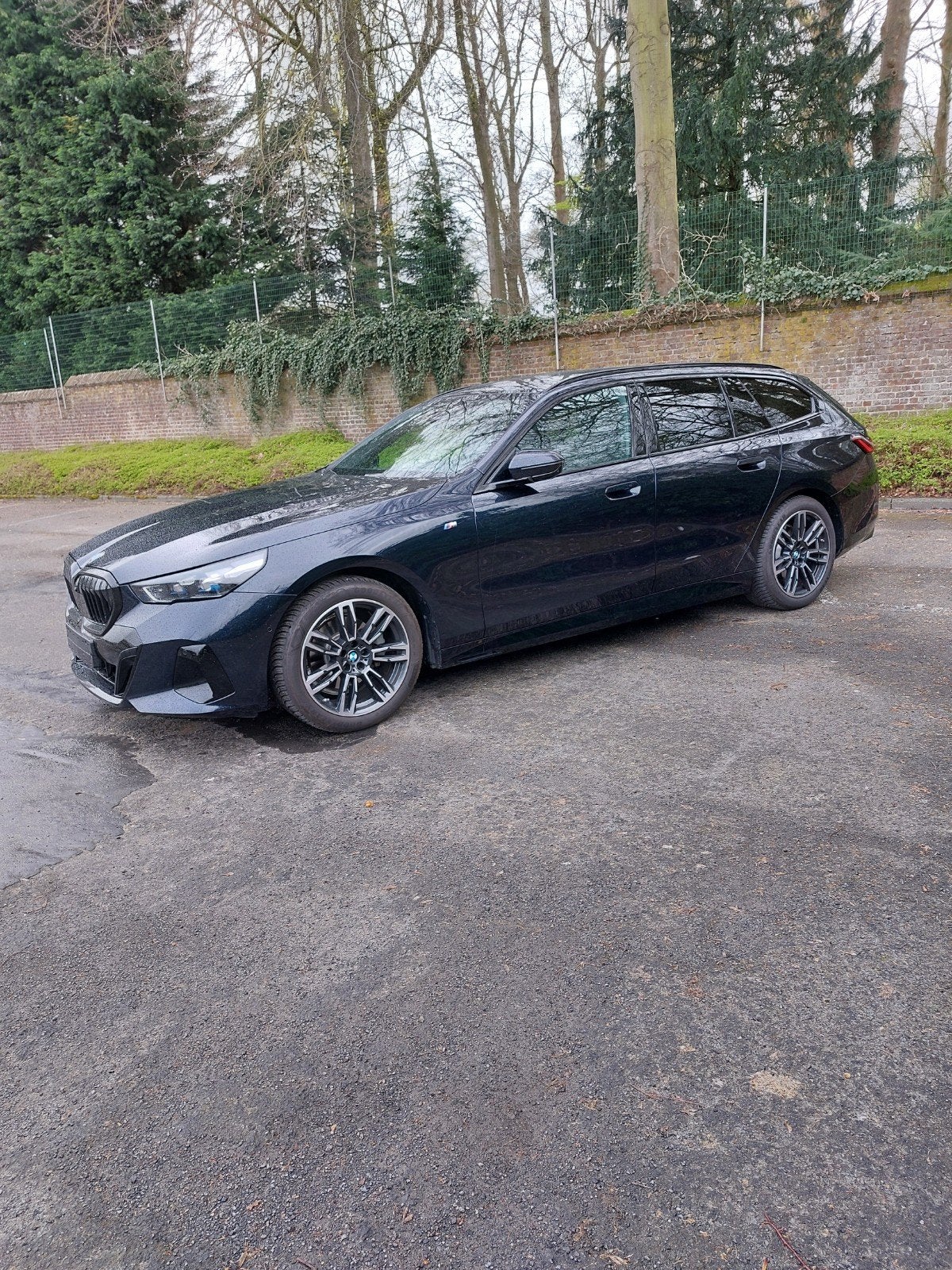 BMW 520i Full option, Cuir, Phares entièrement LED, Euro 6, Noir