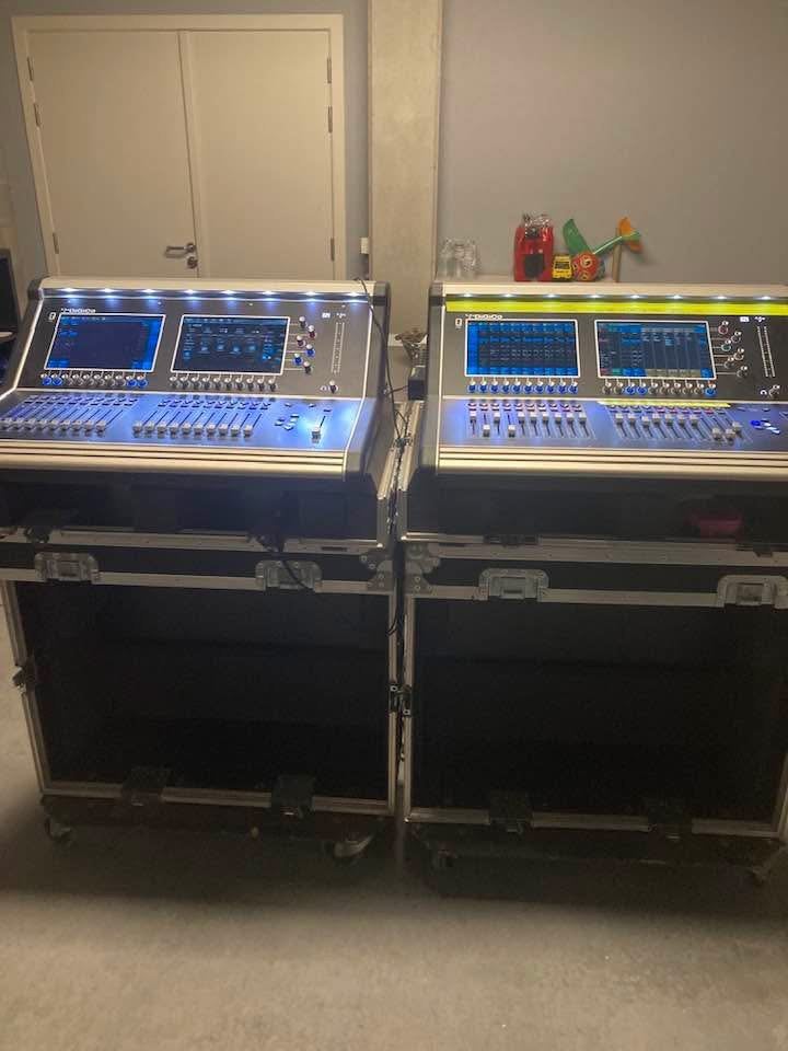 Digico S21 met Madi C kaart zn in originele flightcase, Muziek en Instrumenten, Ophalen, Gebruikt, 20 kanalen of meer, Microfooningang