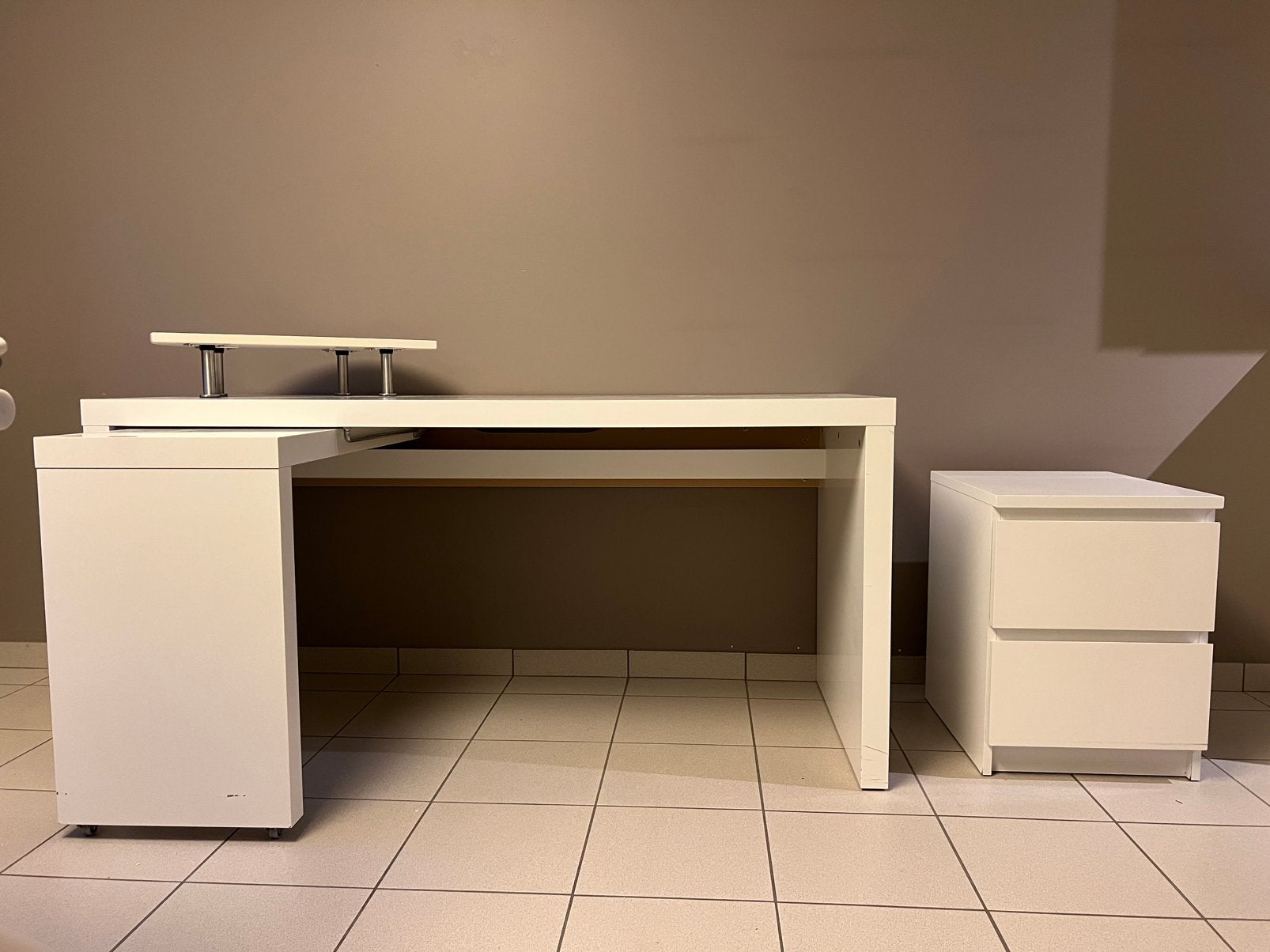 Bureau met uitschuifbaar deel en ladeblokje, Ophalen, Gebruikt, 65 cm, IKEA