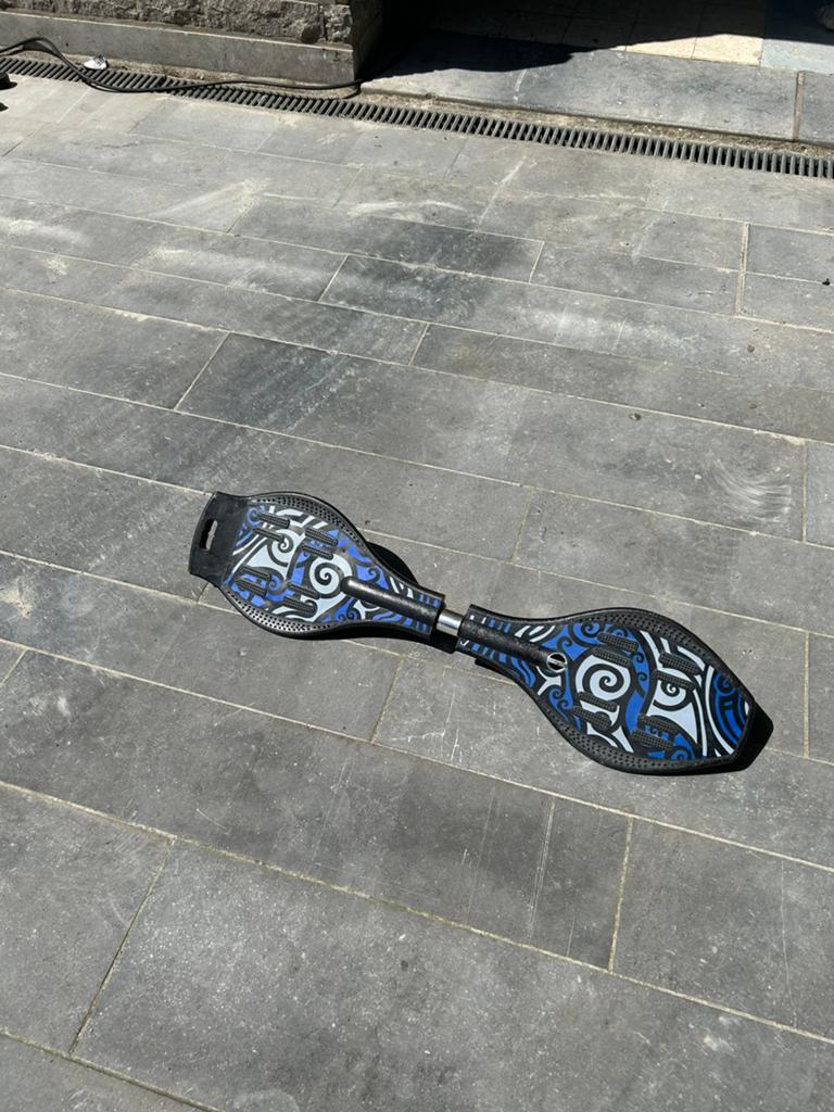 Wavebord (skateboard met 2 wielen) als nieuw, Ophalen, Zo goed als nieuw, Skateboard