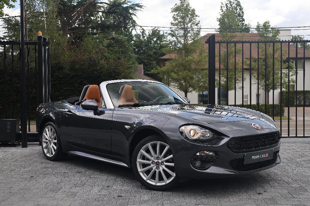 Fiat 124 Spider 1.4iA Automaat | Camera, Auto's, Automaat, Parkeersensor, Cabriolet, Leder