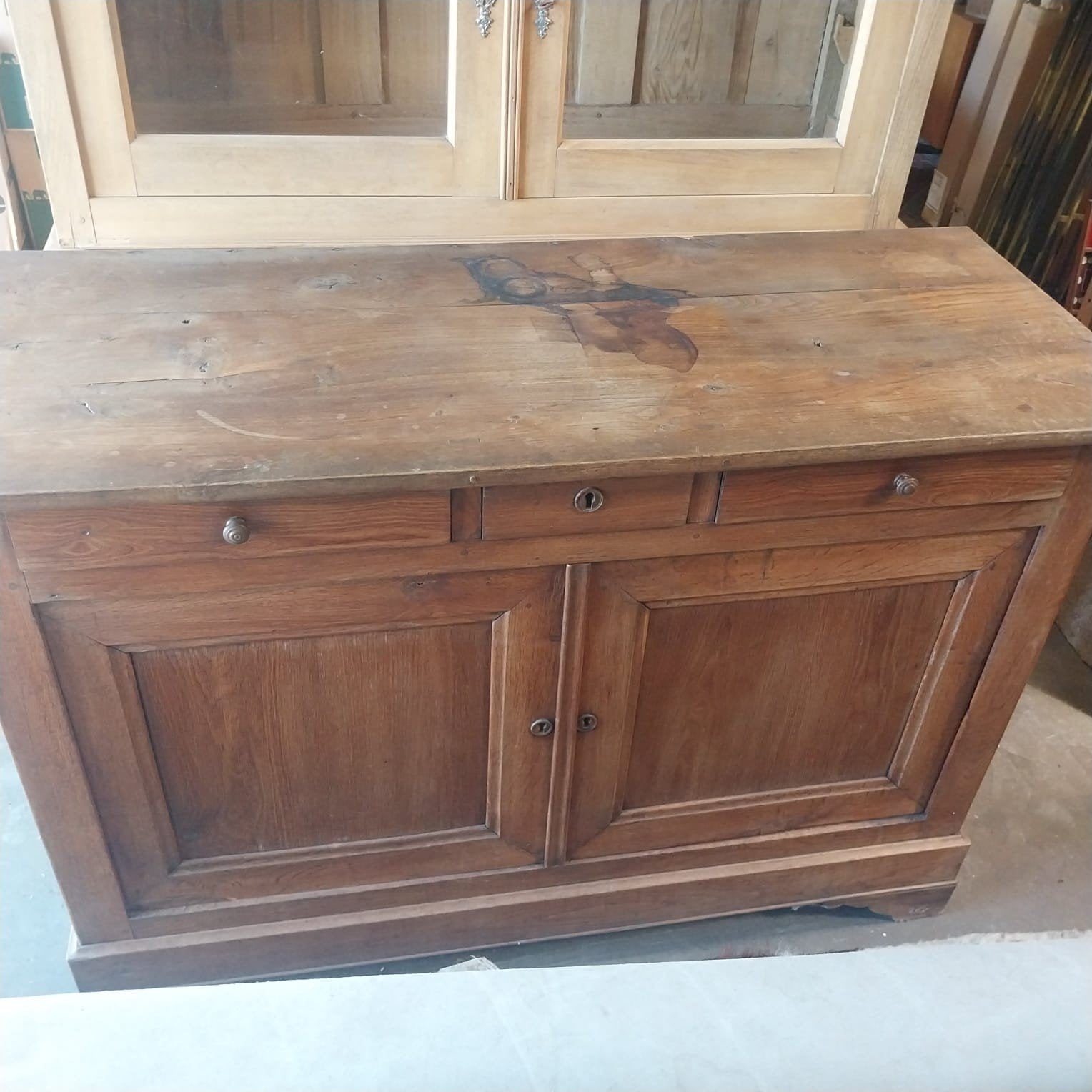 Grote lage donkere buffetkast in massief hout – 150 cm, Ophalen, ., ., .