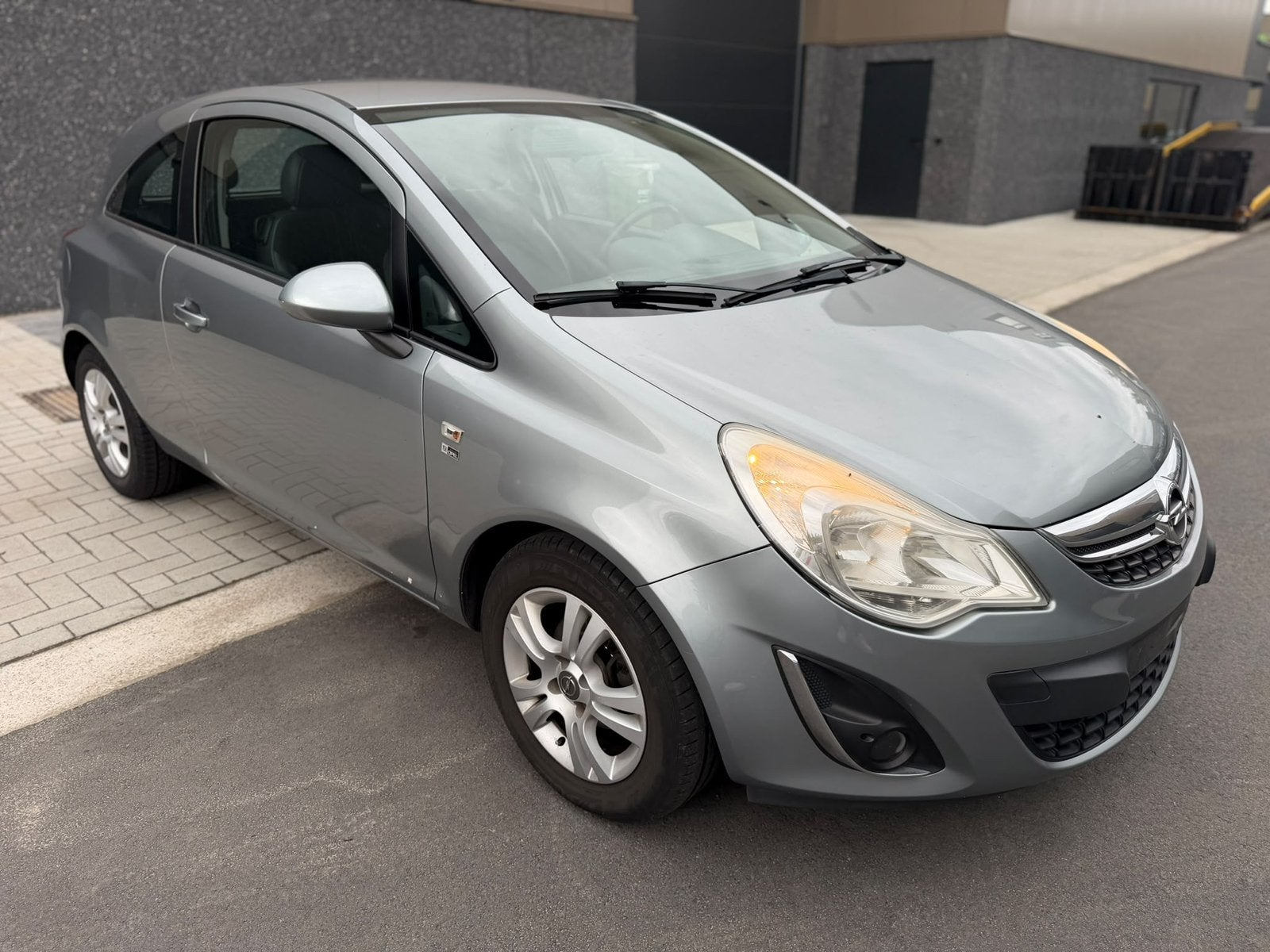 Opel corsa - 1.2 benzine - 2013 - 168.000 km - airco!, Auto's, Leder, Bedrijf, Handgeschakeld, Radio