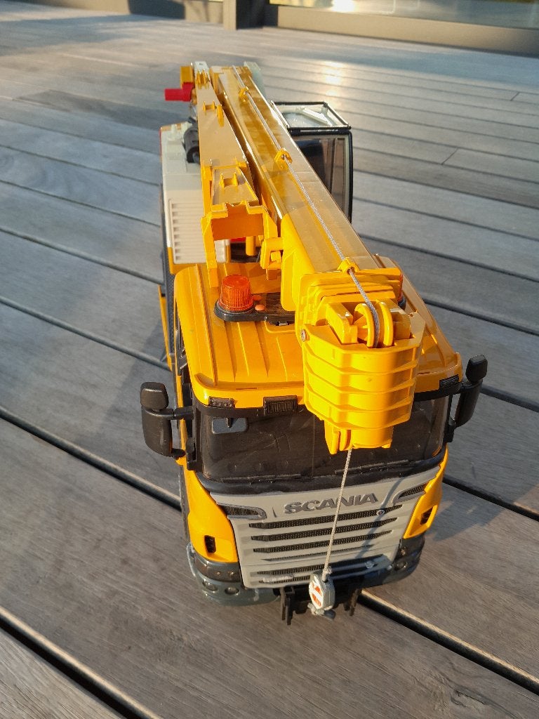 Bruder 03571 - Scania Super 560R vrachtwagen met hijskraan, Ophalen, Gebruikt
