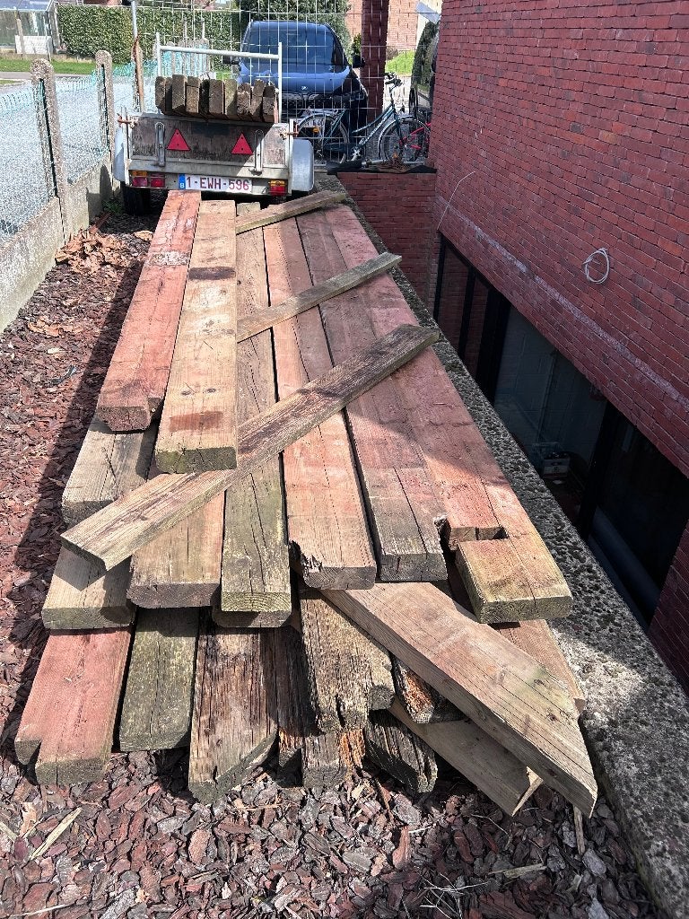 +/- 30 zware houten bouwbalken 2,7 - 4 m – €350 vaste prijs, Doe-het-zelf en Bouw, Ophalen, Gebruikt, Eiken, Balk