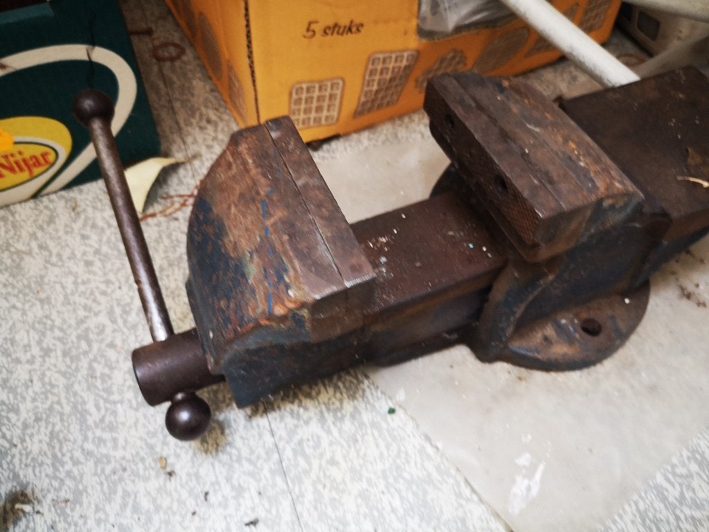 Ancien étau lourd, Enlèvement, Étau