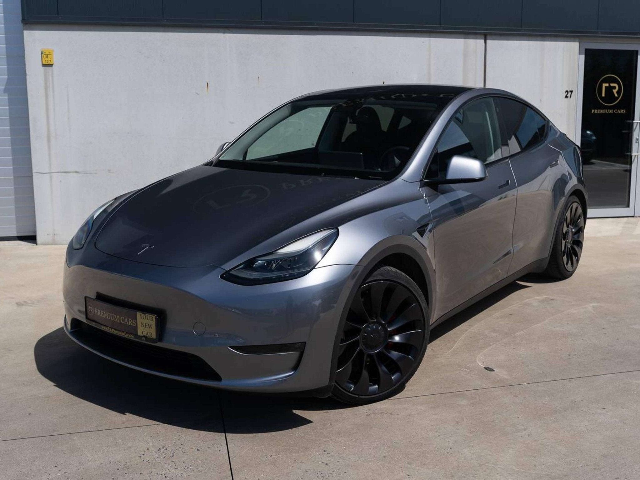 Tesla Model Y Performance l Long Range l Dual Motor l Tow l, Autos, Argent ou Gris, Achat, Noir, 5 portes