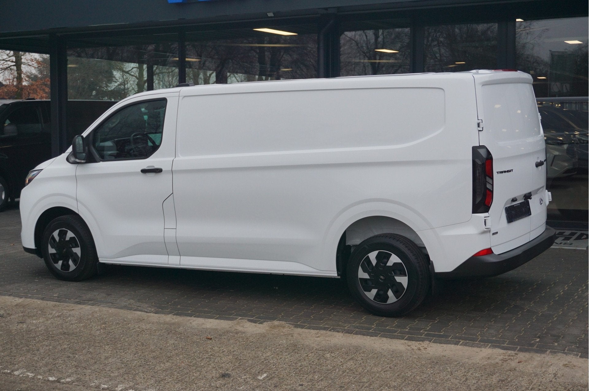 Ford Transit Custom 320L 2.5 PHEV Hybride 233PK Trend! Vol o, Auto's, Gebruikt, 4 cilinders, Wit, Bedrijf