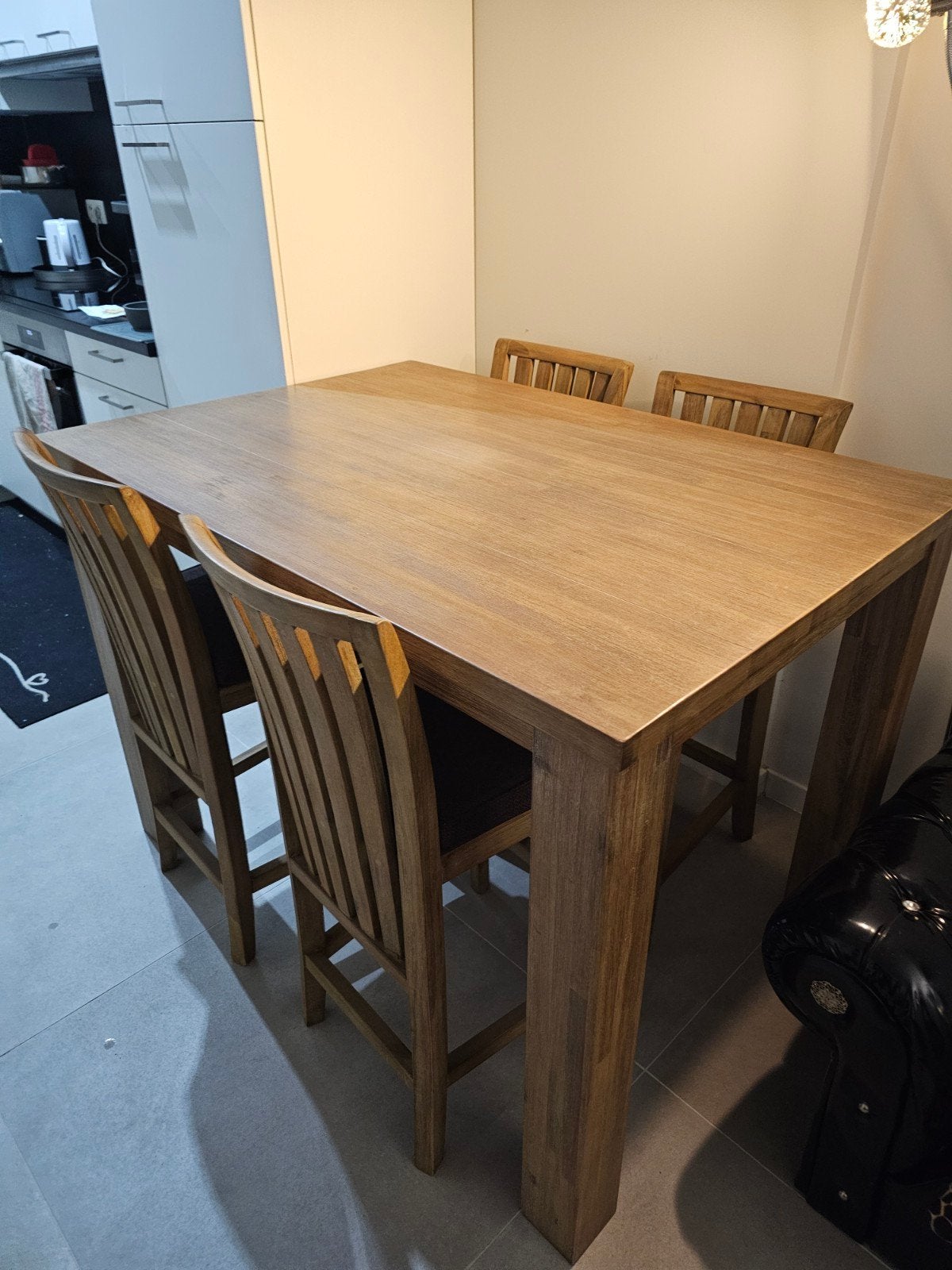 In ni: massief eiken Henders& Hazel Barset(Bartafel+4 stoele, Ophalen