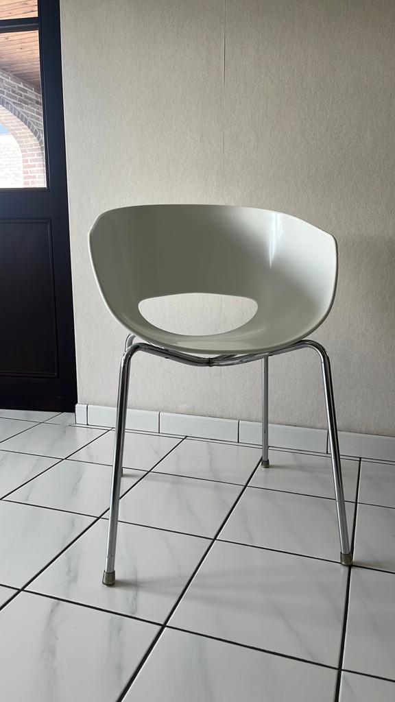 Moderne stoelen 4 stuks aan 75€, Huis en Inrichting, Stoelen, Ophalen, Gebruikt, Wit, Vier