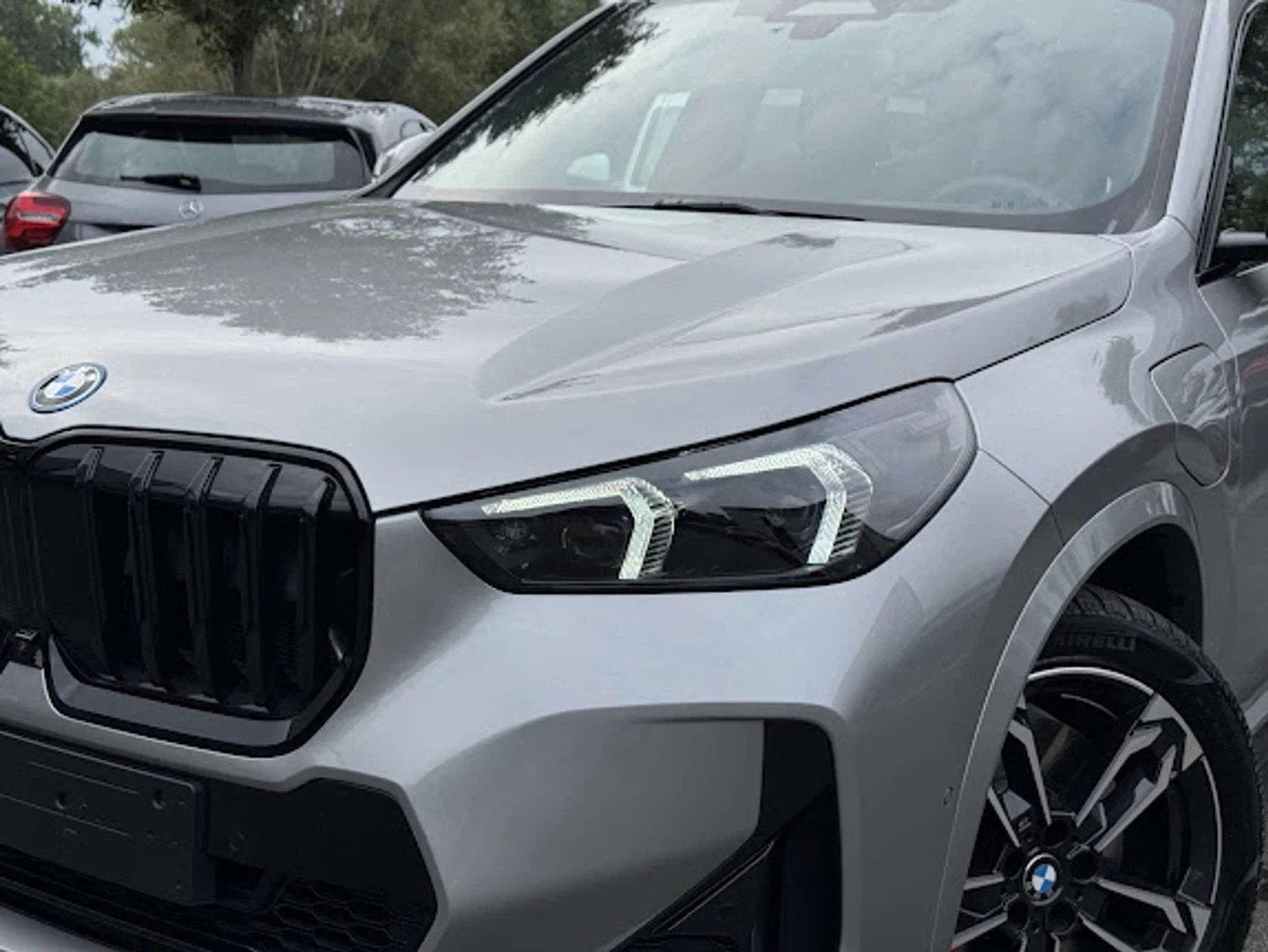 BMW X1 xDrive25e M Sport Pro / HUD / 360CAM / DRIV PROF / KE, Autos, Argent ou Gris, Achat, Entreprise, Noir
