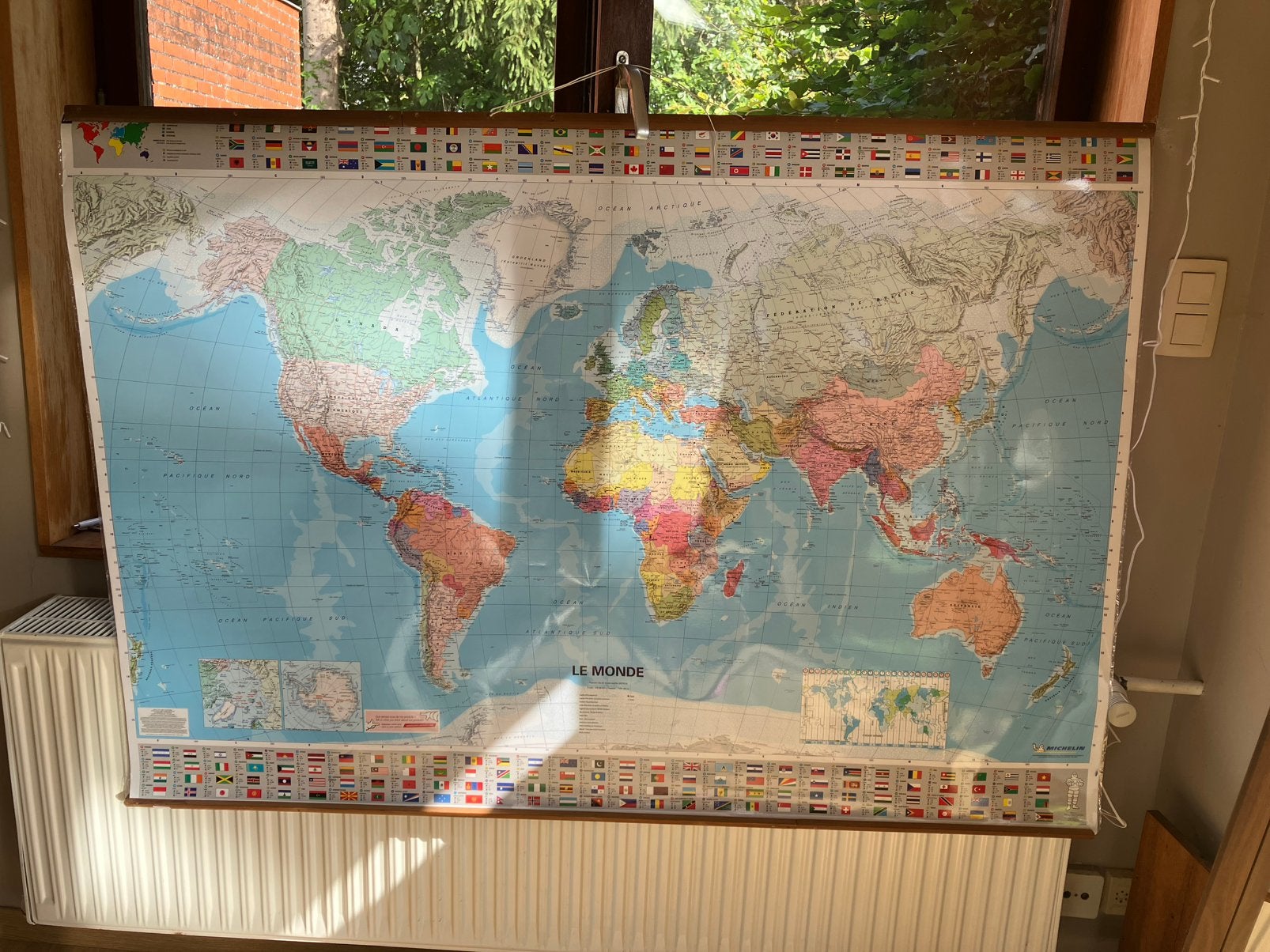 Wereldkaart, Ophalen