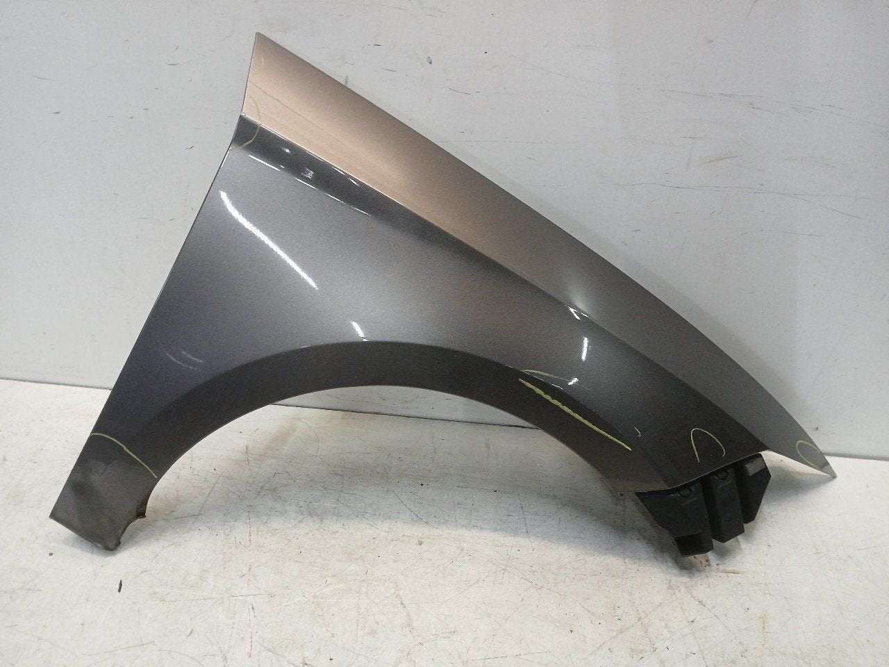 Spatbord rechts voor Seat Leon, Onderdelen@venauto.nl, Van der Ven Autorecycling B.V., Ettenseweg 76, 4706 PB Roosendaal, The Netherlands