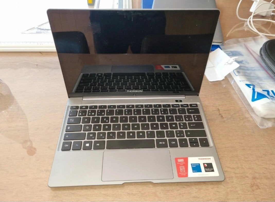 thomson laptop nieuwstaat, Computers en Software, Ophalen of Verzenden, 8 GB