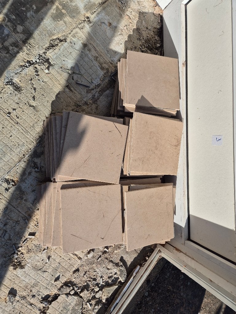 Gratis beige keramische tegels 24,5x24,5 cm,  85 stuks, Doe-het-zelf en Bouw, Ophalen, Gebruikt, Keramiek, 5 tot 10 m²