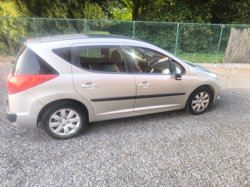 Peugeot 207 diesel 1.6 HDi, très propre. 66kw , panoramique, Autos, Argent ou Gris, Entreprise, Noir, 5 portes