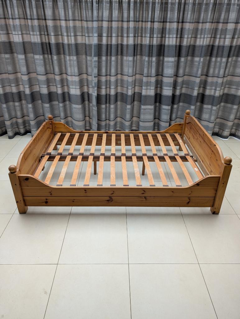 Grenen bed van 140 cm + lattenbodems, Huis en Inrichting, Ophalen, Gebruikt, Tweepersoons, 140 cm