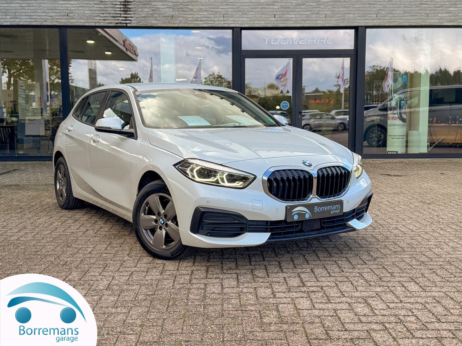 BMW 116 1.5 Benzine 109 pk | Navi | CarPlay | PDC V+A | LED, Autos, 0 kg, Ordinateur de bord, Euro 6, Entreprise