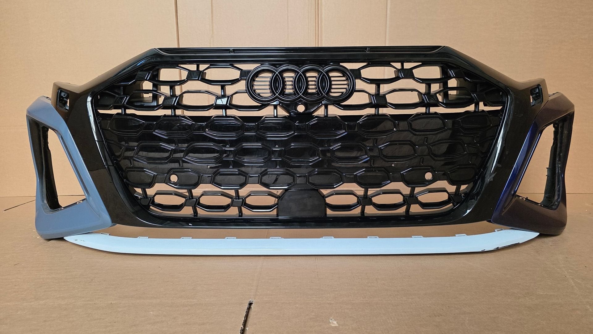 Voorbumper Audi A3 8Y RS3 6xPDC KLS bj.2021-2024 Bumper, Gebruikt, -, Voor, Ophalen of Verzenden
