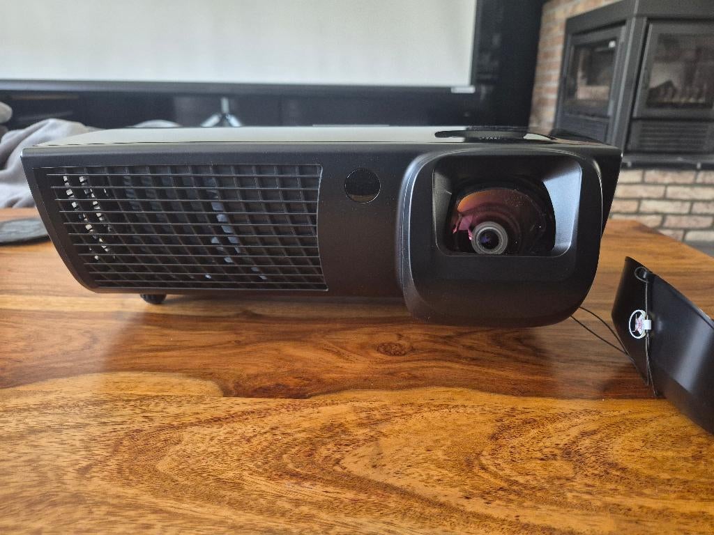 Optoma DLP projector EX525ST met scherm, Ophalen, Zo goed als nieuw, DLP, Overige resoluties