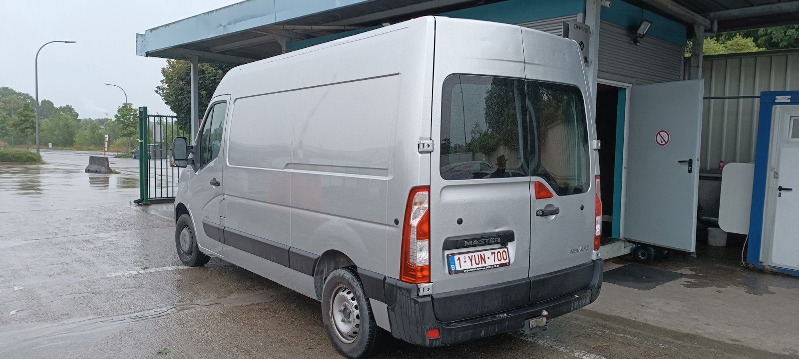 Busje te huur Verhuiswagen huren zonder chauffeur RijbewijsB