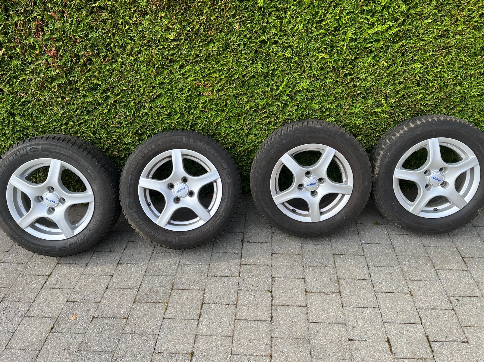 Michelin alpin winterbanden op alu velgen voor fiat 500, Pneus hiver, 175 mm, Enlèvement, Utilisé