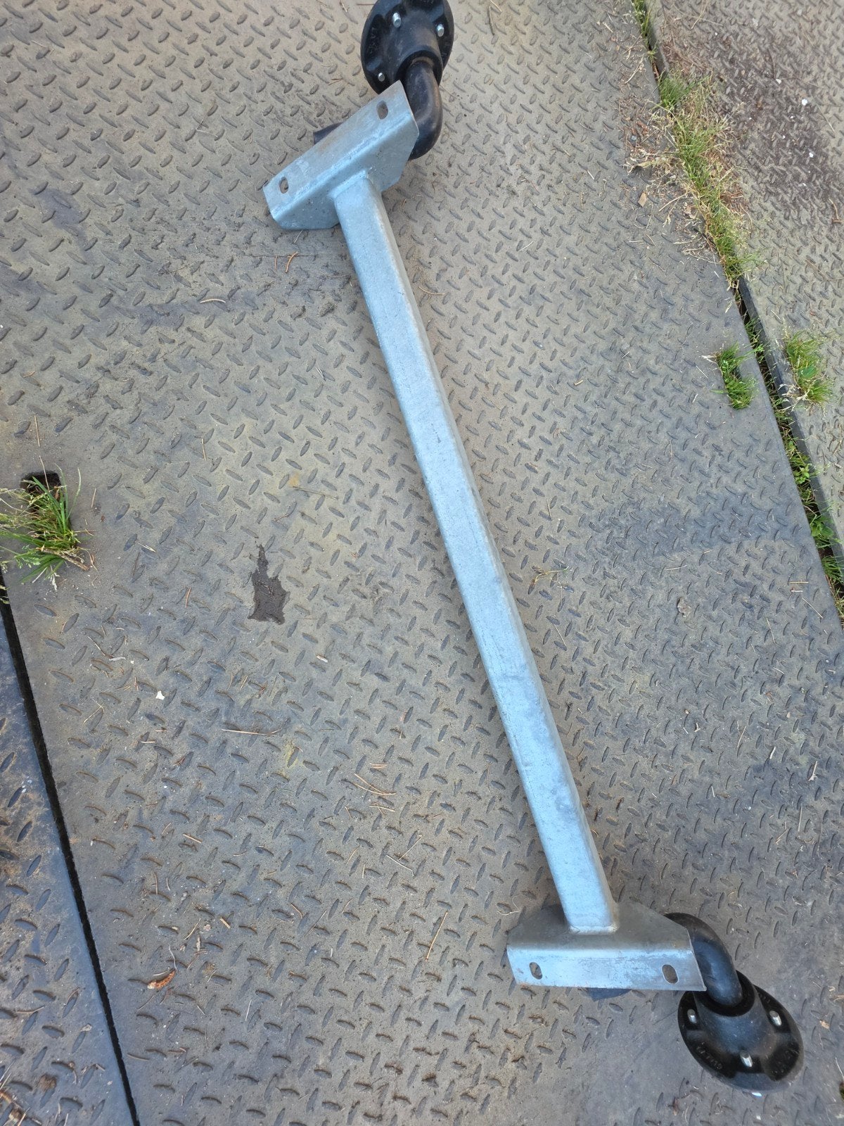 Nieuwe knott aanhangwagen as, Ophalen