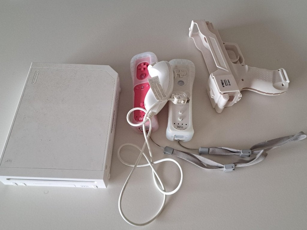 Nintendo Wii Console Wit Inclusief 4 Controllers, Consoles de jeu & Jeux vidéo, 1 joueur, Enlèvement, Utilisé