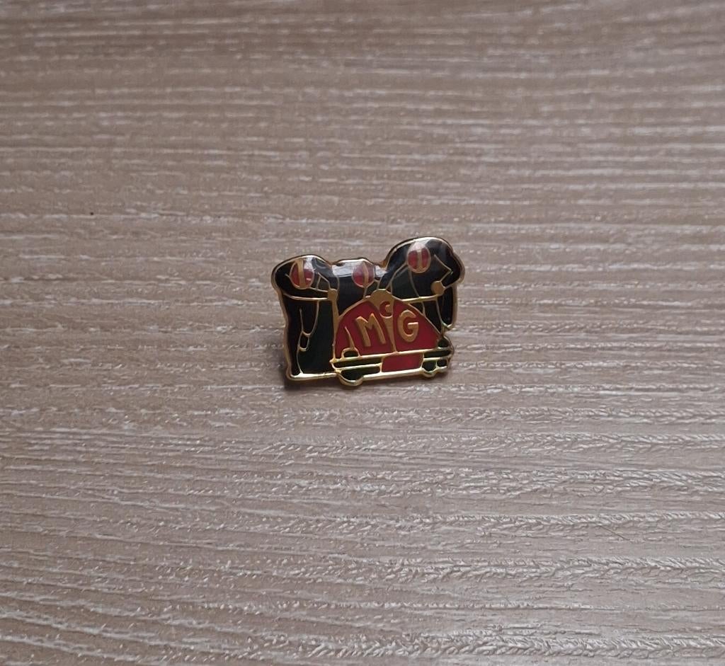 PIN - BOBSLEE - BOBSLEIGH, Envoi, Utilisé, Sport, Insigne ou Pin's