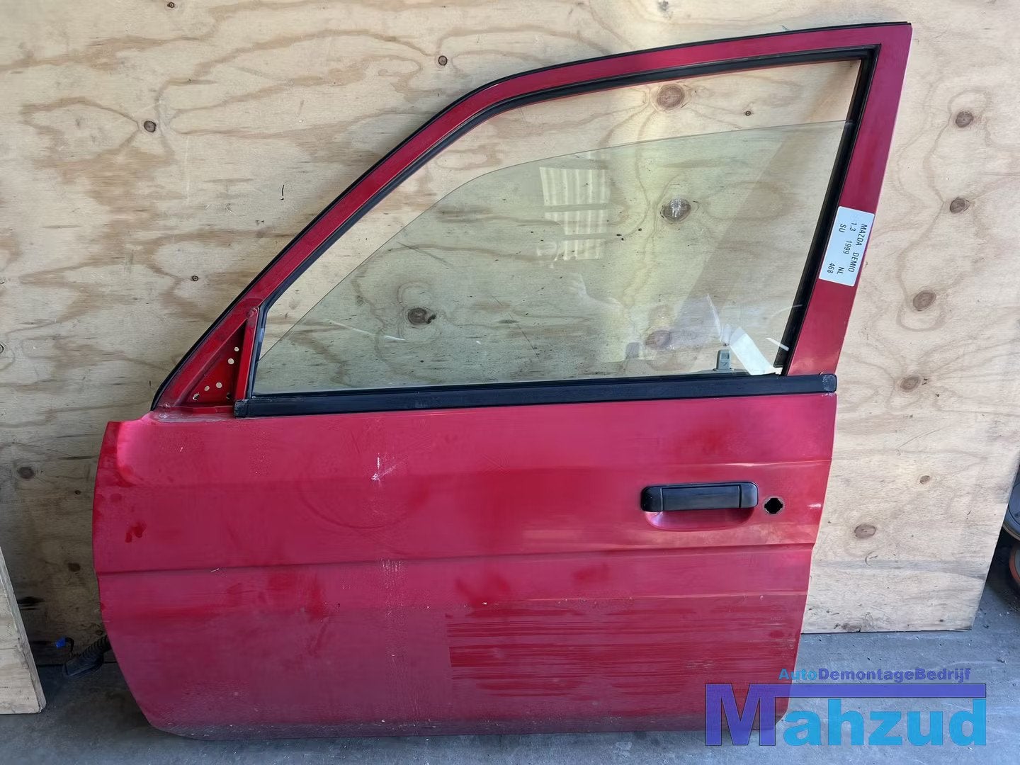 MAZDA DEMIO ROOD SU links voor deur portier 1996-2003, Auto-onderdelen, Gebruikt, Shinchi, Fuchu-Cho 3-1
730-8670  Hiroshima, Deur
