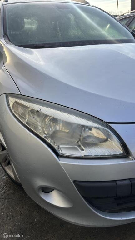 Koplamp rechts Renault Megane Estate III ('09-'16), Gebruikt, Renault, Ophalen of Verzenden, Renault