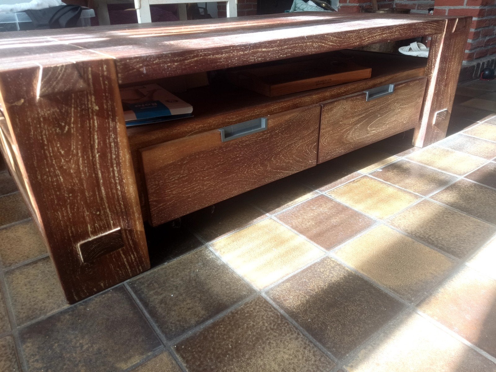 Massieve hardhouten salontafel, Ophalen