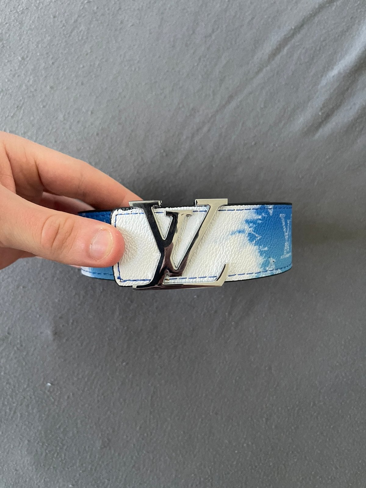 Ceinture Louis Vuittons blanche/bleue, Cuir véritable, Enlèvement ou Envoi, Comme neuf, 105 à 115 cm
